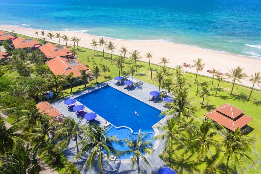 Lapochine Beach Resort 1076208 — 3