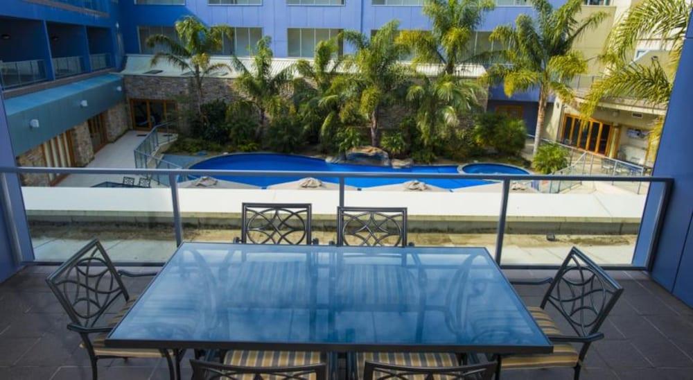 EMERALD HOTEL & CONFERENCE CENTRE 104671 — 10