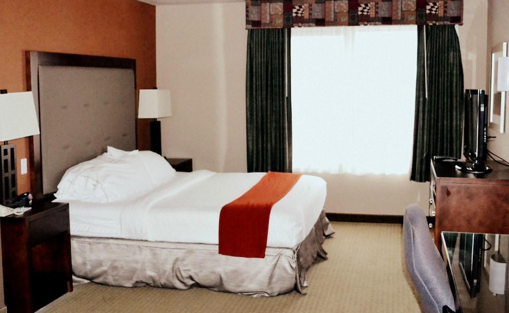 HOLIDAY INN EXPRESS HOTEL AND SUITES BOZEMAN WEST — 1