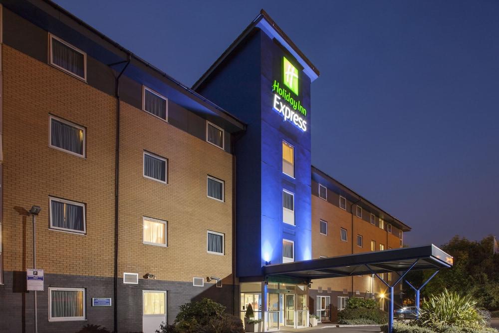 Holiday Inn Express Birmingham - Star City — 4