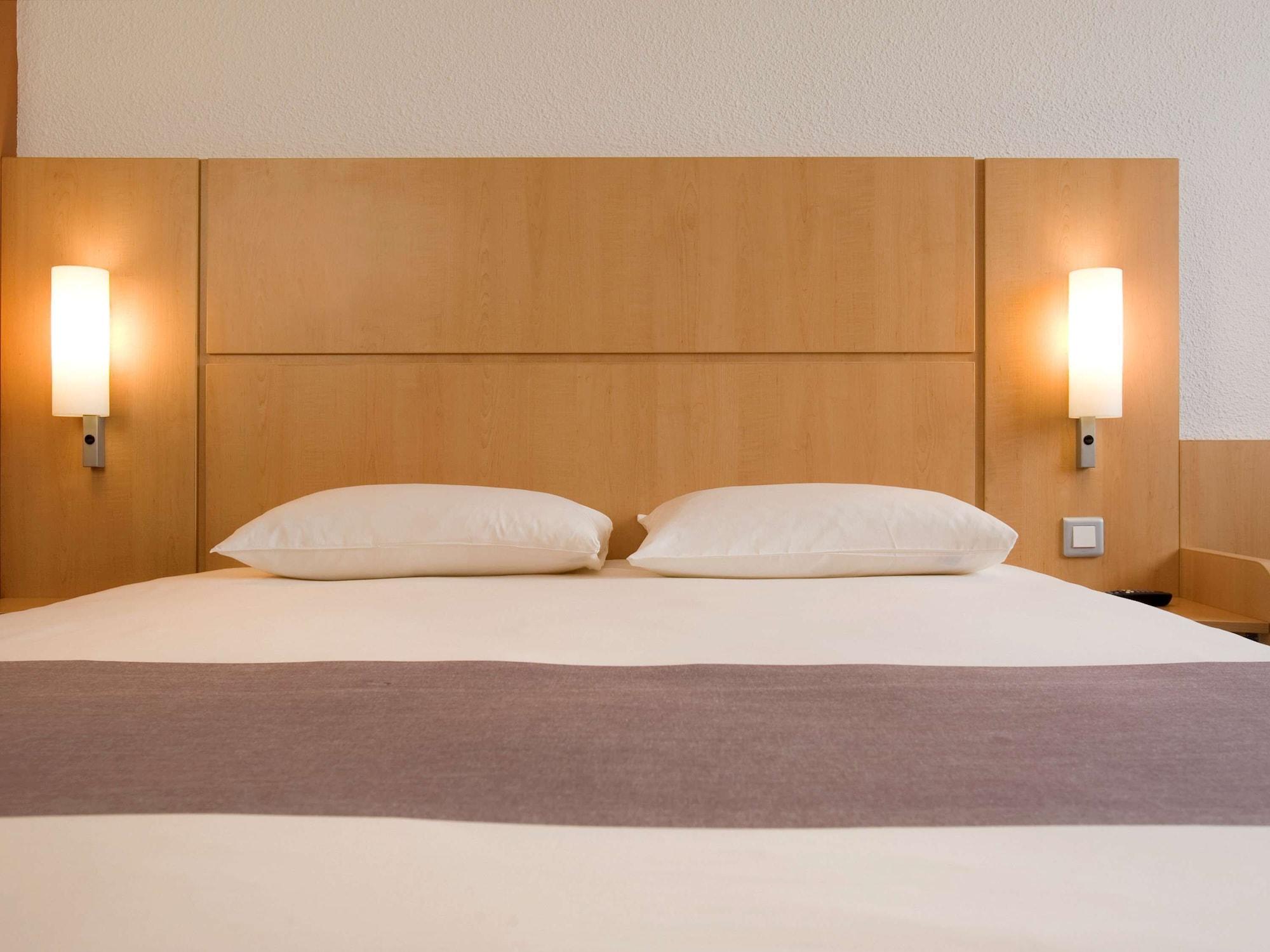 Ibis Cotonou — 9