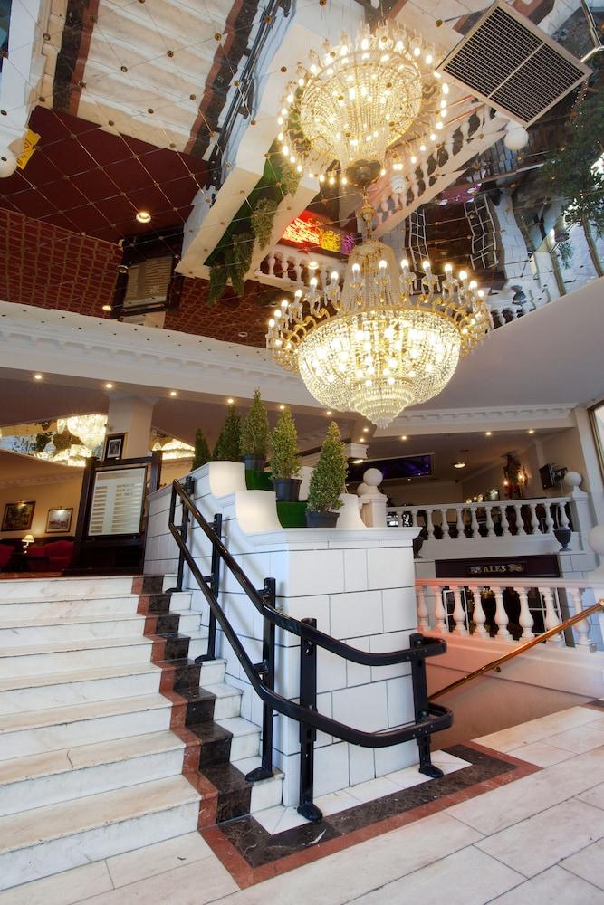 Sachas Hotel Manchester — 8