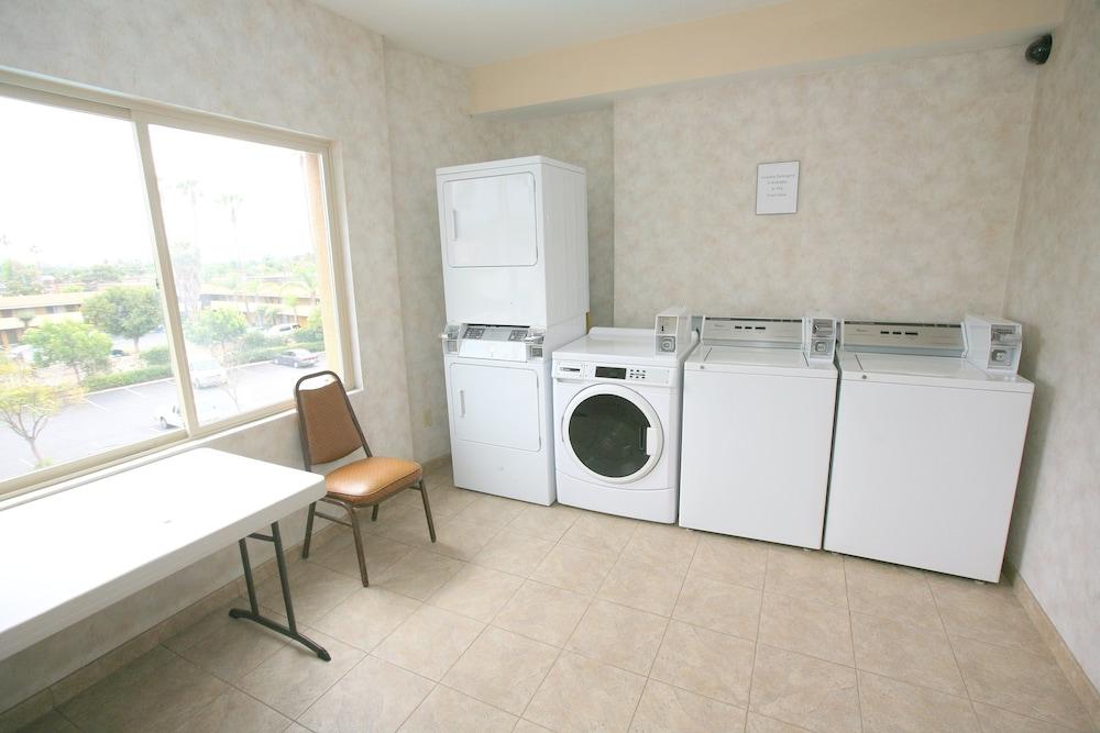 HOLIDAY INN EXPRESS SAN DIEGO SOUTH - CHULA VISTA — 6