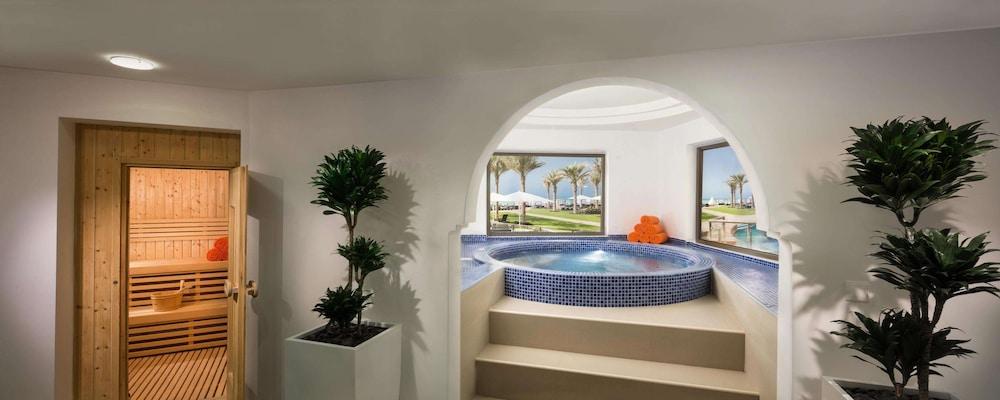 Bahi Ajman Palace Hotel — 4