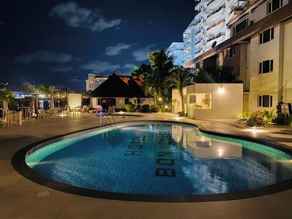 Hotel Bon Voyage — 10