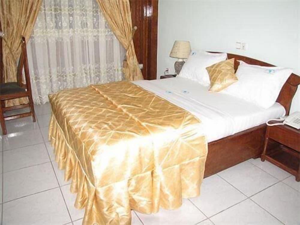 Afrique Hotel Douala Airport — 6