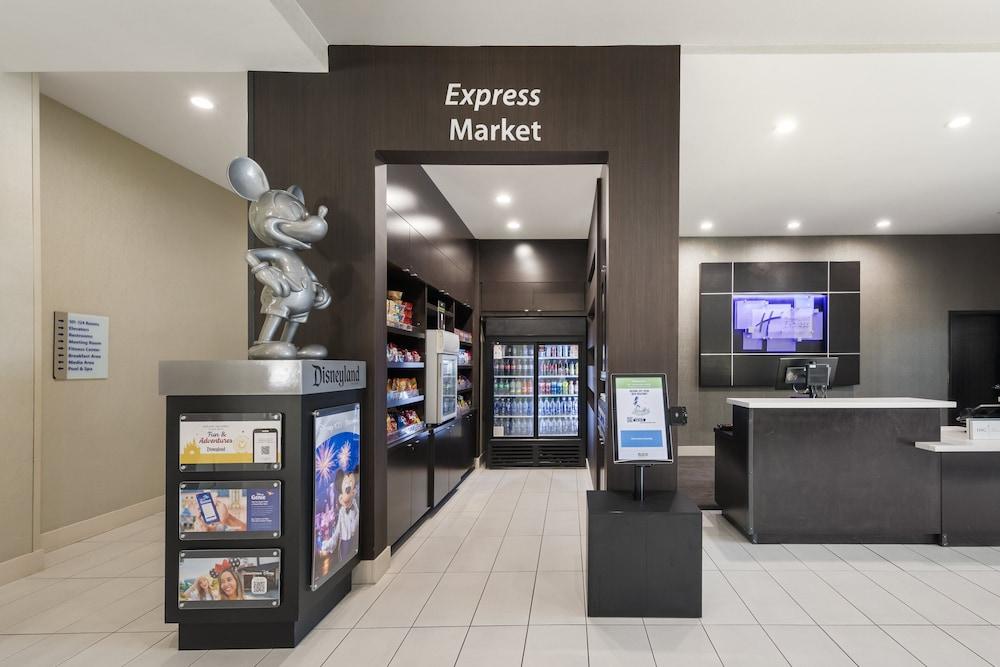 Holiday Inn Express & Suites Anaheim Resort Area — 9