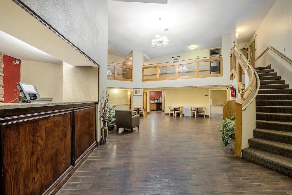 Red Roof Inn & Suites Hermitage — 5