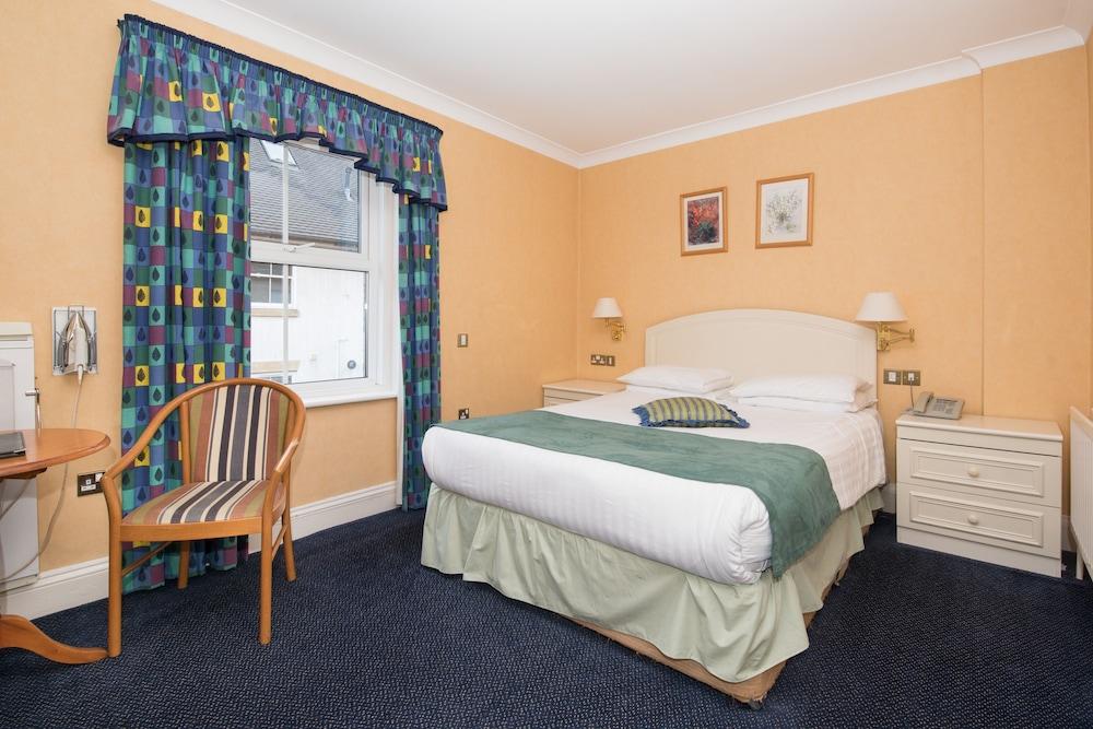 Elstead Hotel — 6