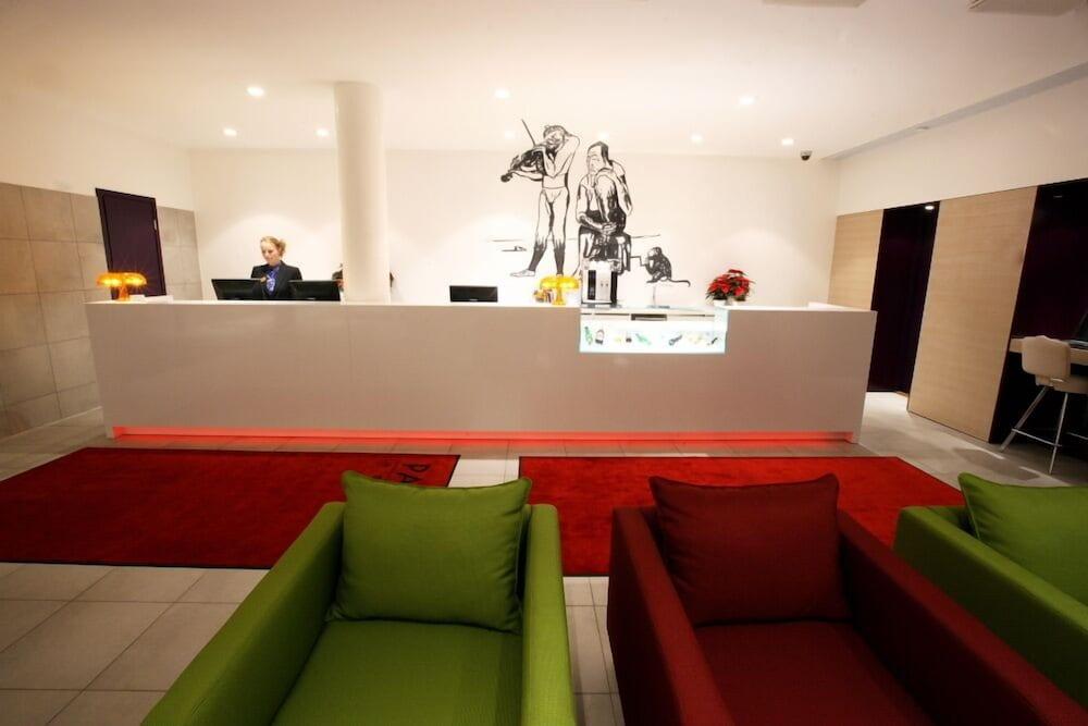 PALLAS HOTEL 1025348 — 2