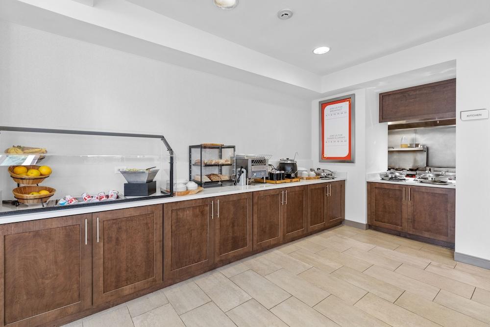 Hilton Garden Inn Syracuse — 4