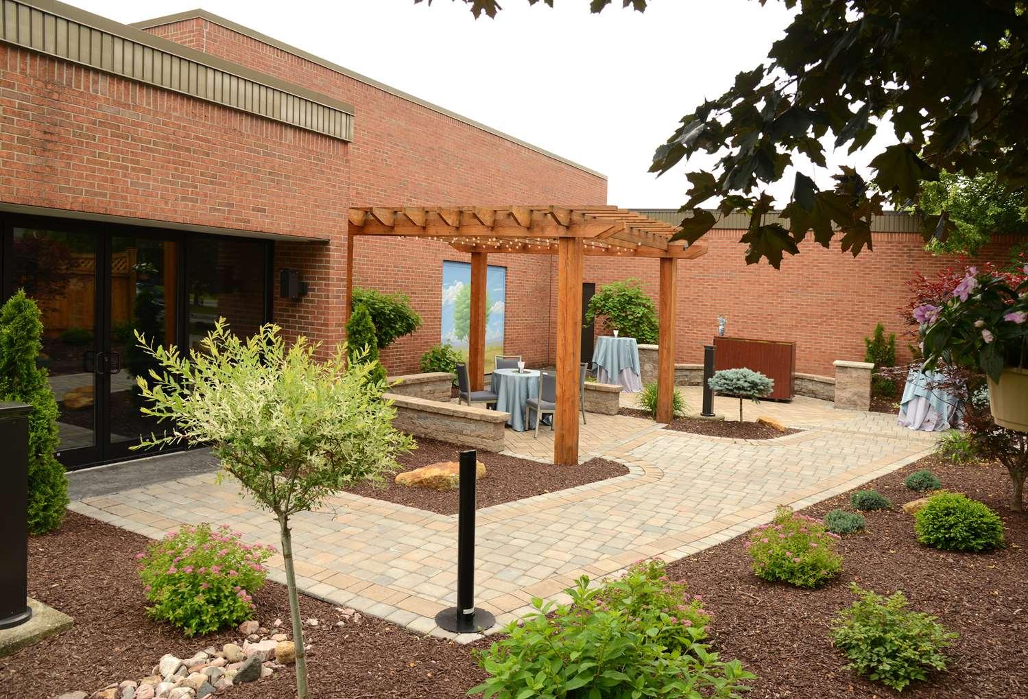 Doubletree By Hilton Hotel Syracuse — 1