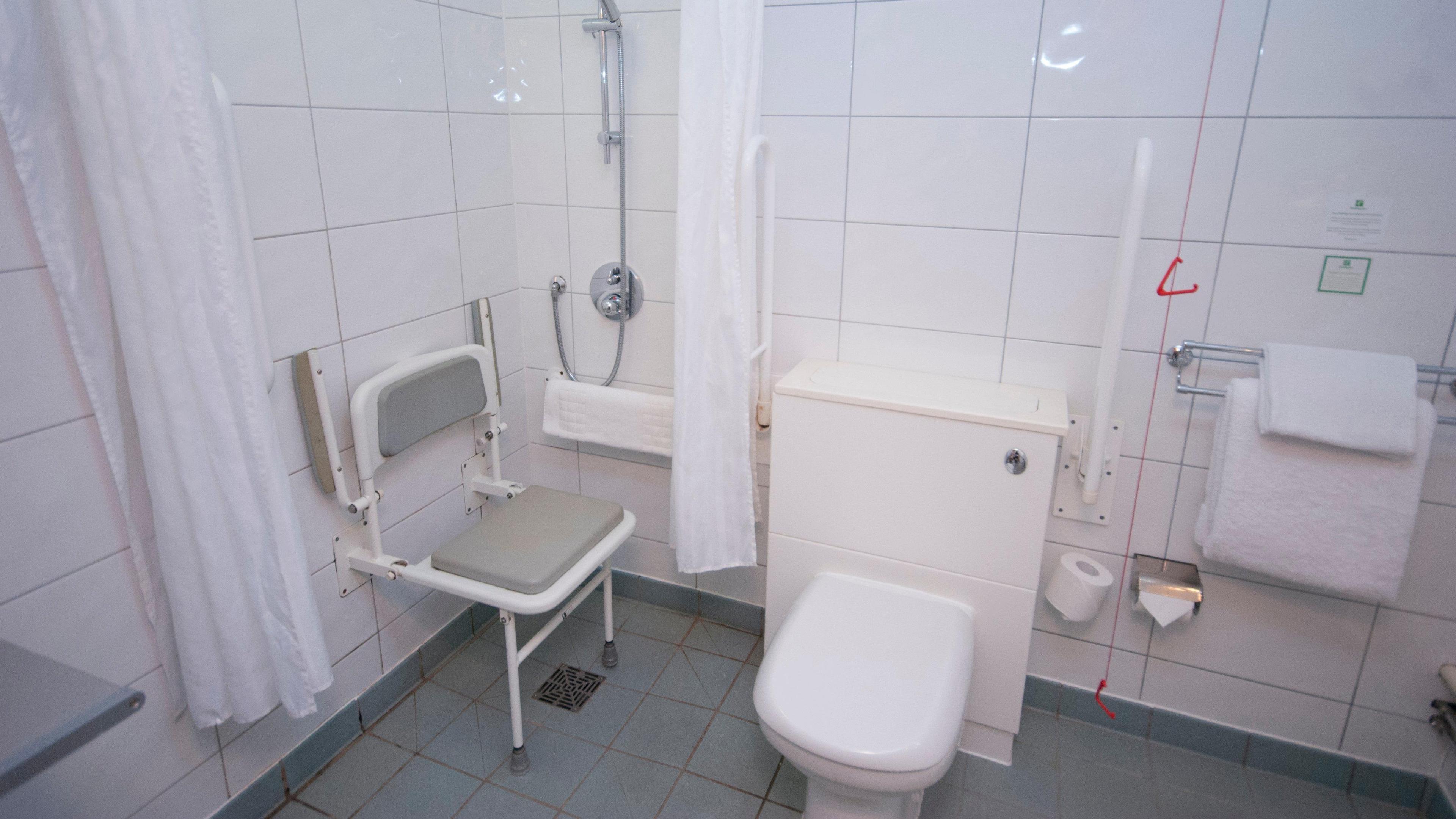 HOLIDAY INN MANCHESTER-CENTRAL PARK — 5