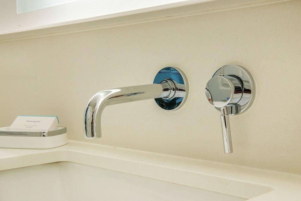Hampton Inn & Suites Legacy Park-Frisco — 4