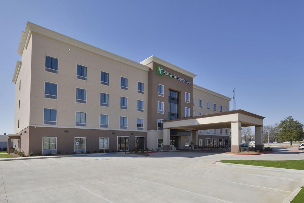 HOLIDAY INN EXPRESS HOTEL AND SUITES FORREST CITY — 4