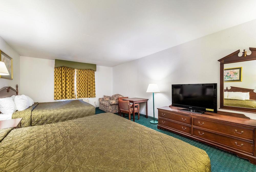 Rodeway Inn Decatur — 8