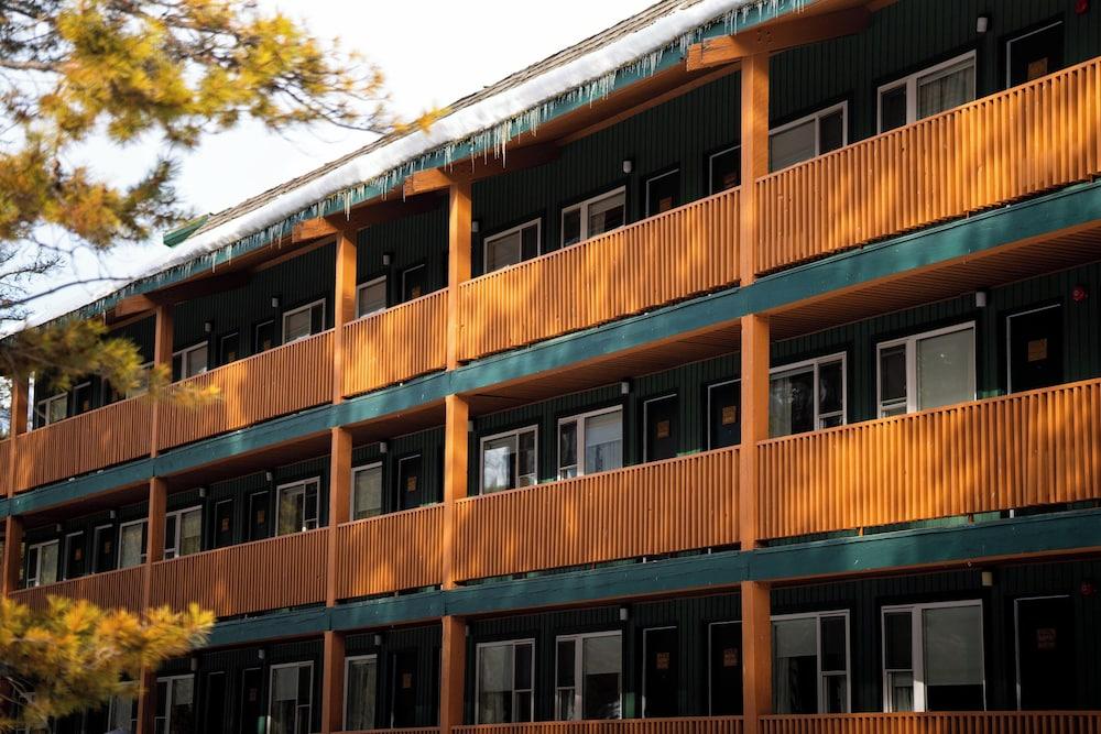 Lake Louise Inn — 8