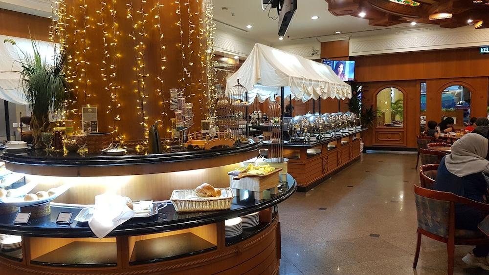 THE RIZQUN INTERNATIONAL HOTEL(MB) — 7