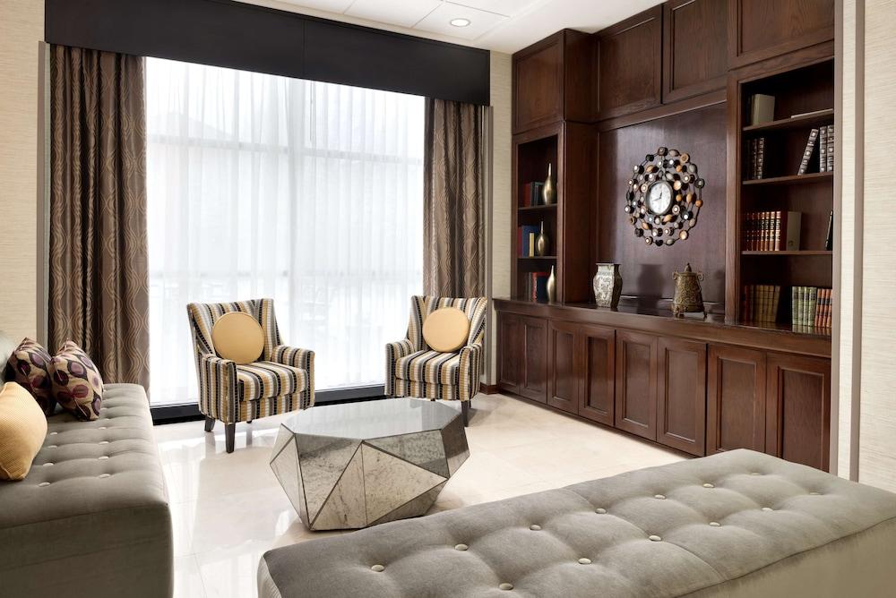 Doubletree By Hilton Milwaukee — 10