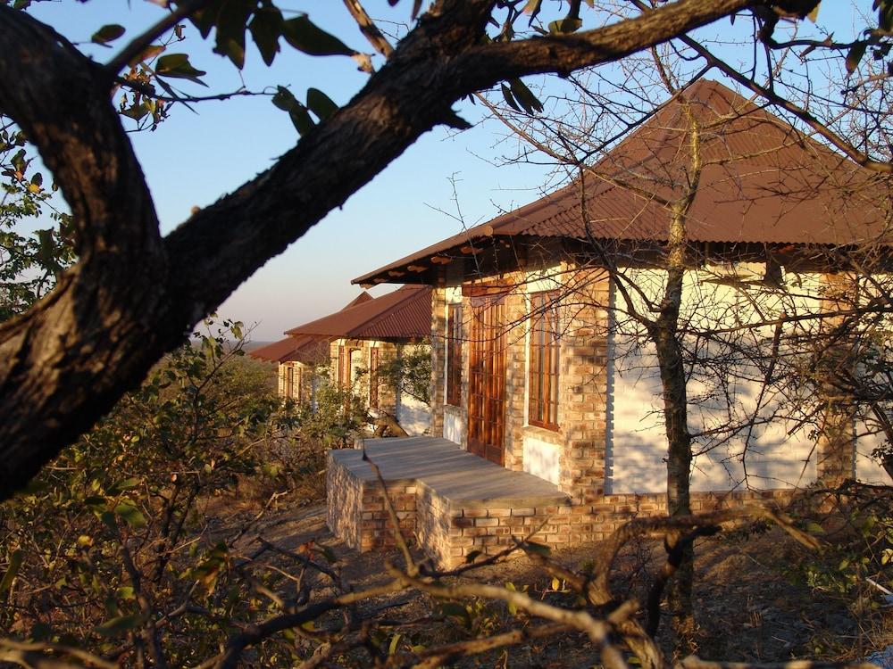 Etosha Safari Lodge 1112108 — 9