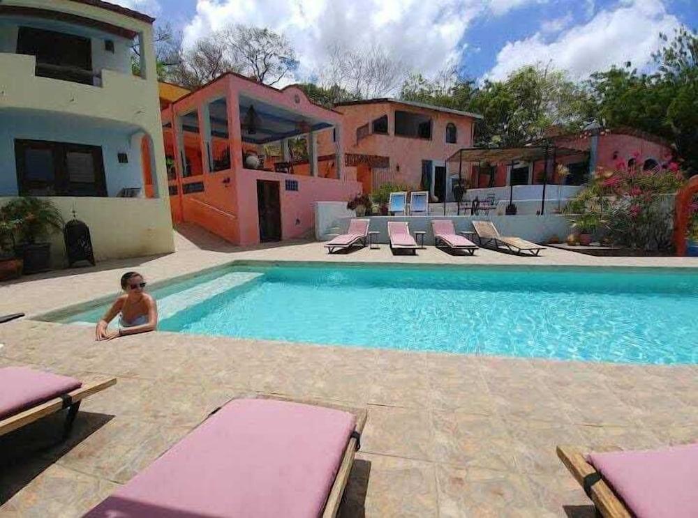 El Jardin Hotel & Restaurant 1142758 — 2
