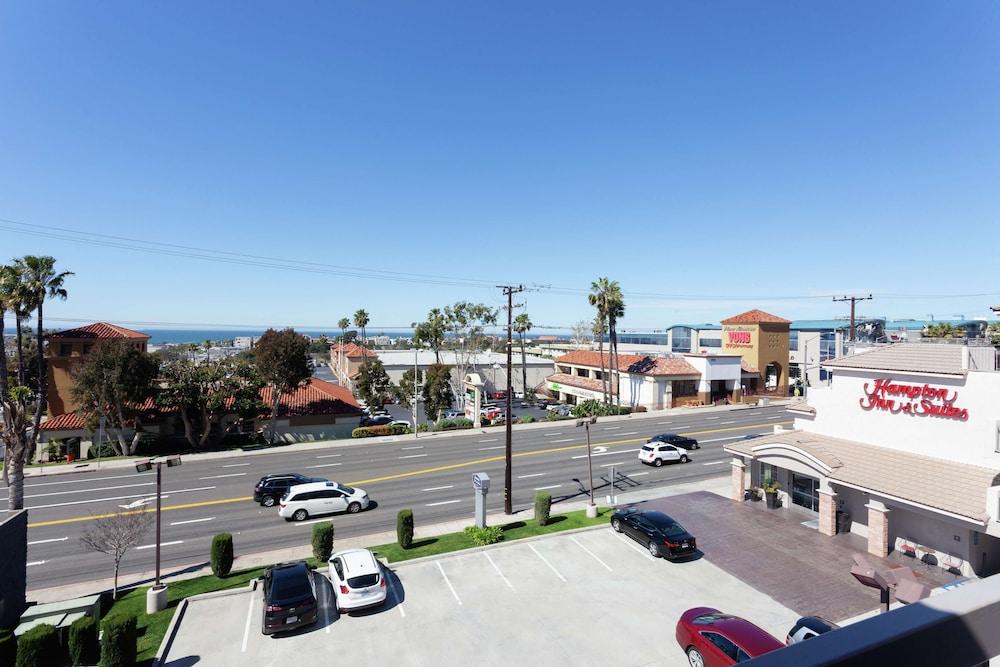 Hampton Inn and Suites Hermosa Beach — 8