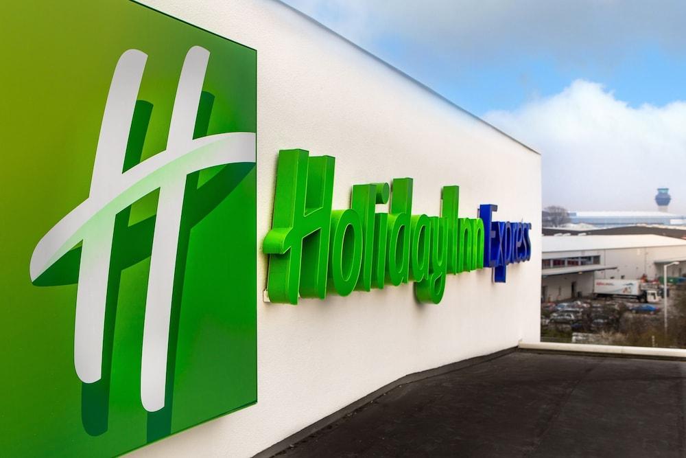 Holiday Inn Express Manchester Airport — 4