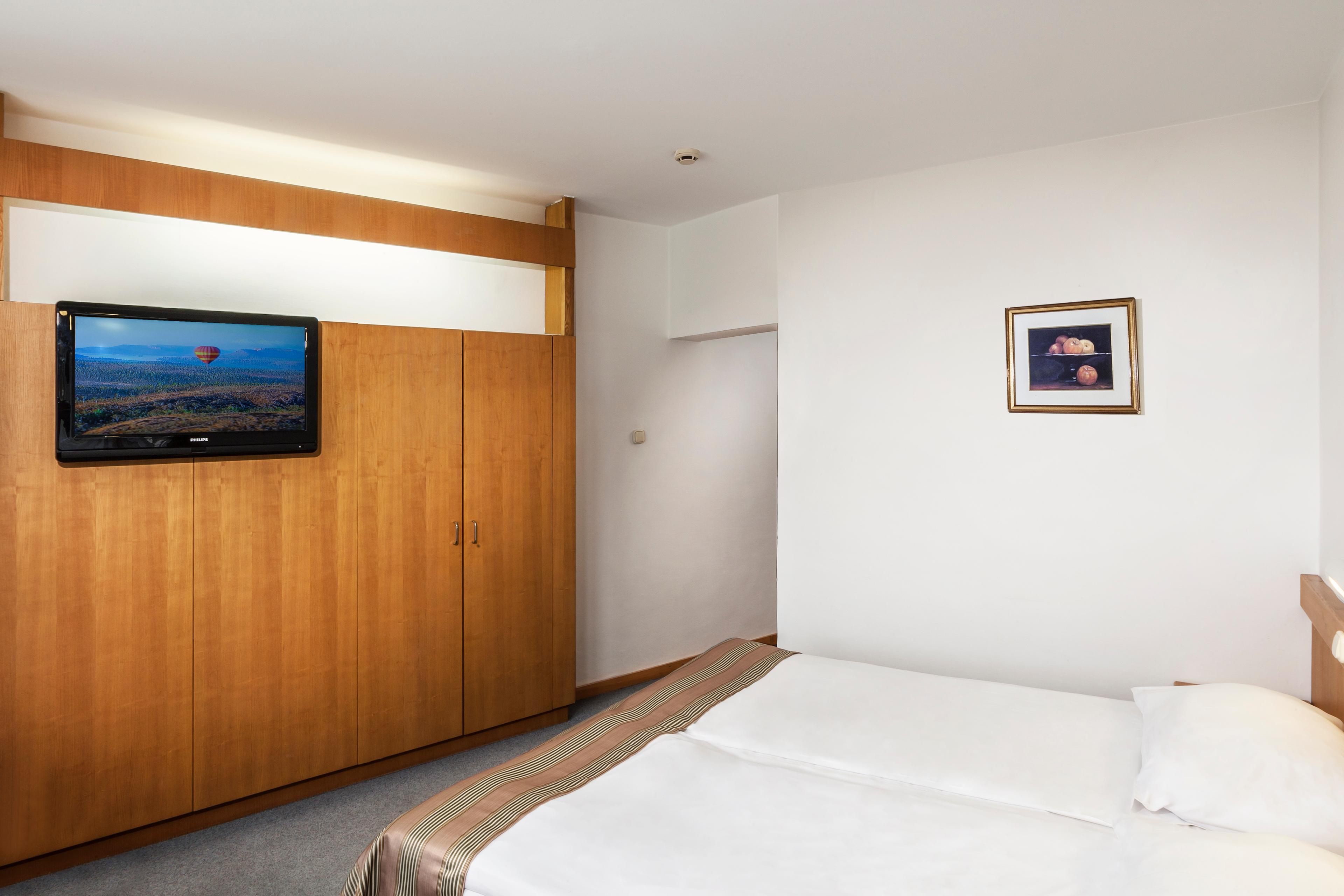 HOTEL BUDAPEST 11754 — 9