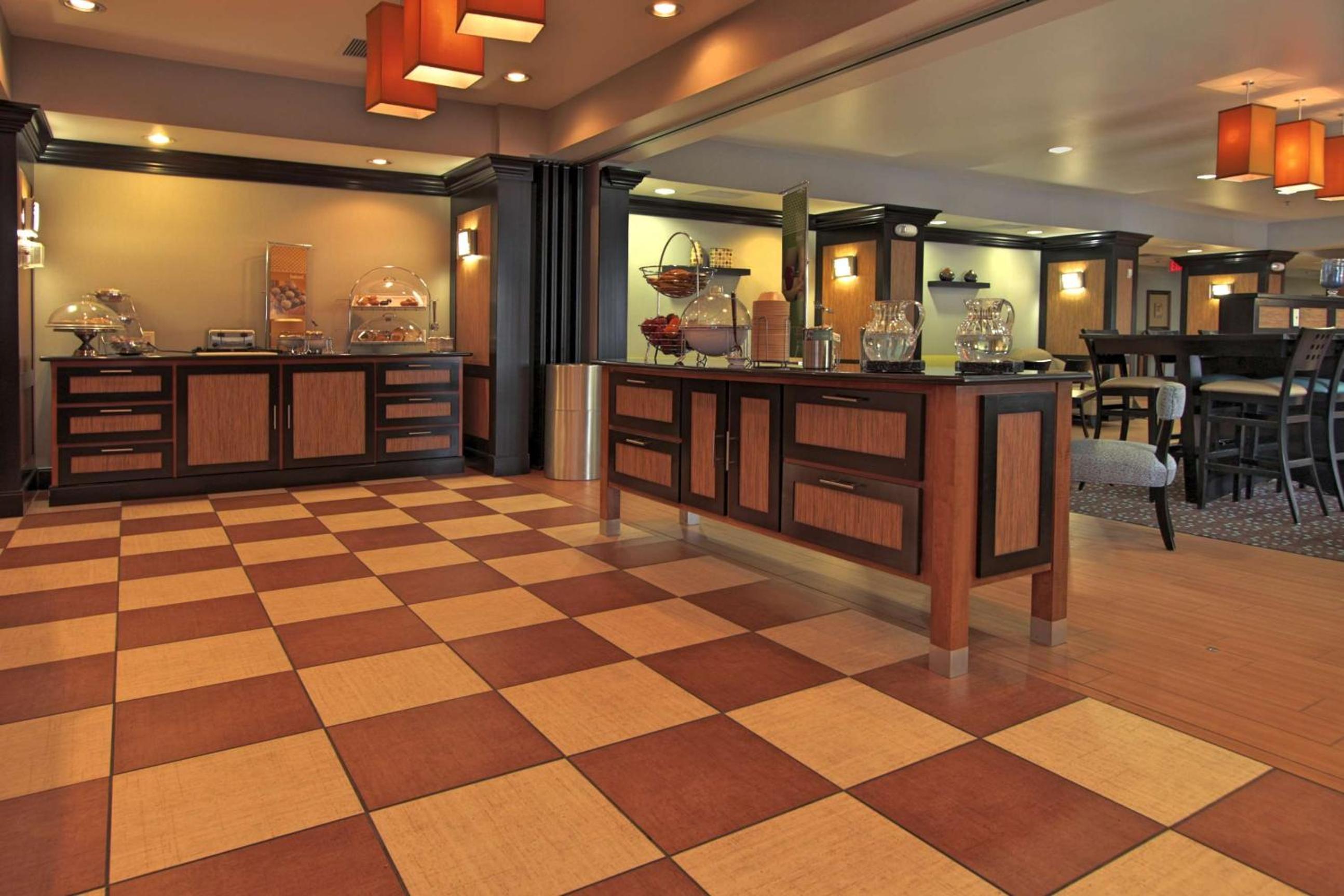 Hampton Inn Defiance — 5