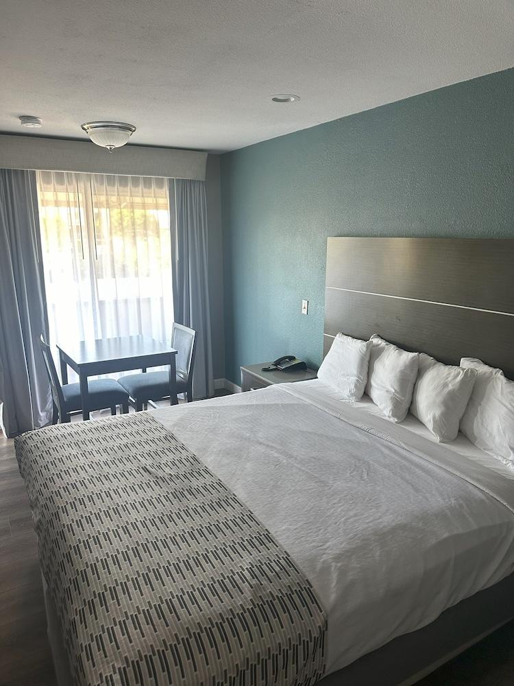 Hotel Palmeras Chula Vista (ex Vagabond Inn Chula Vista) — 7