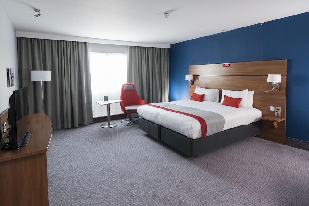 Holiday Inn Express Birmingham - Star City — 10