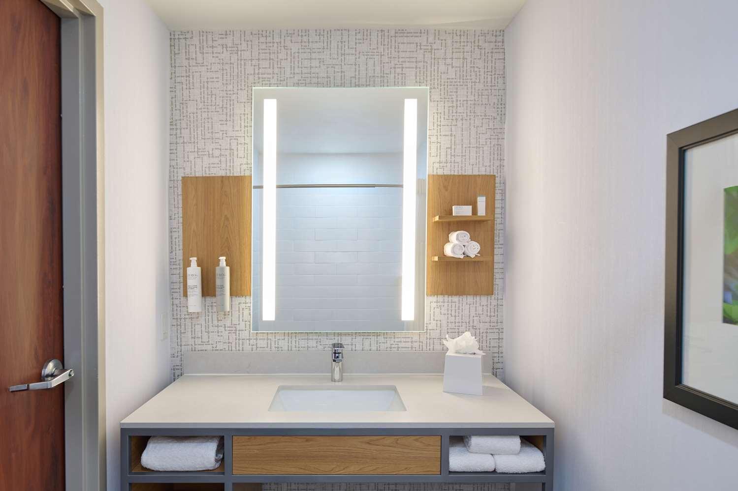 Hilton Garden Inn Anchorage — 4
