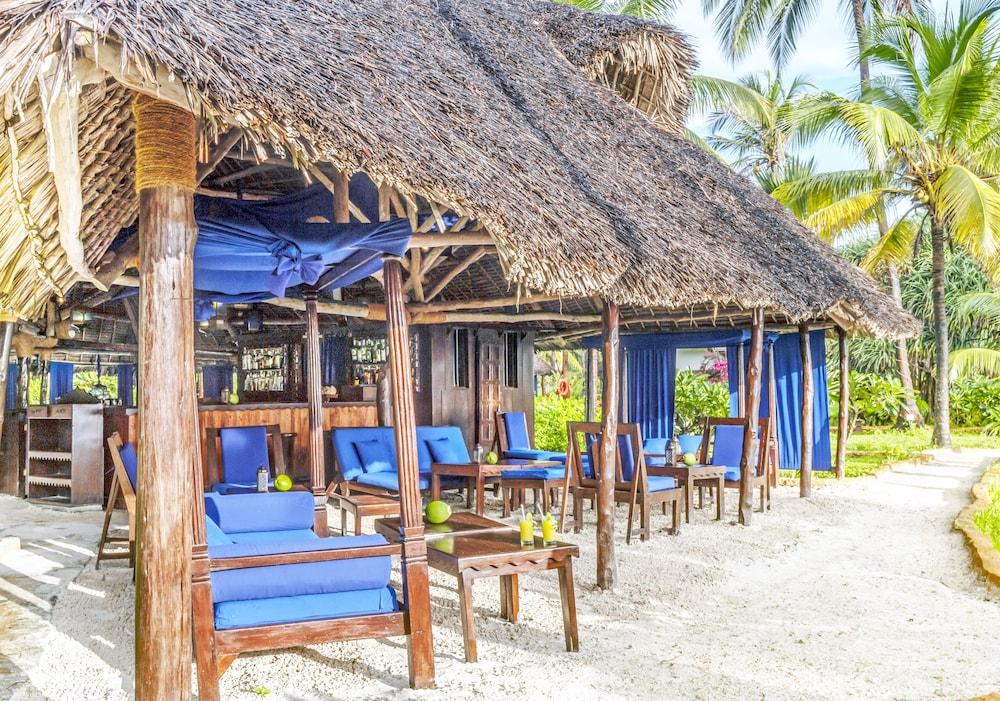 Breezes Beach Club & Spa — 3