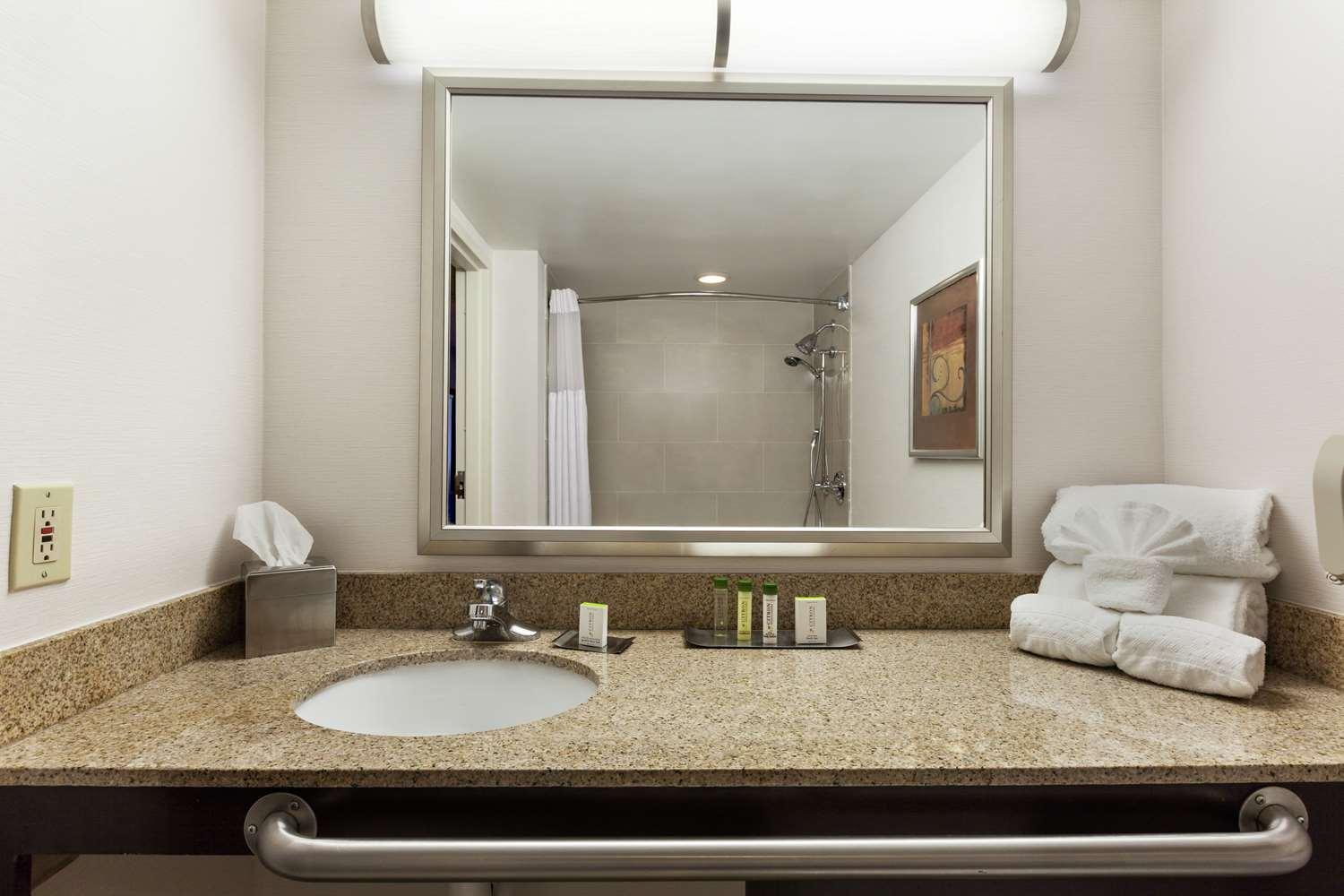Doubletree By Hilton Detroit - Dearborn — 3