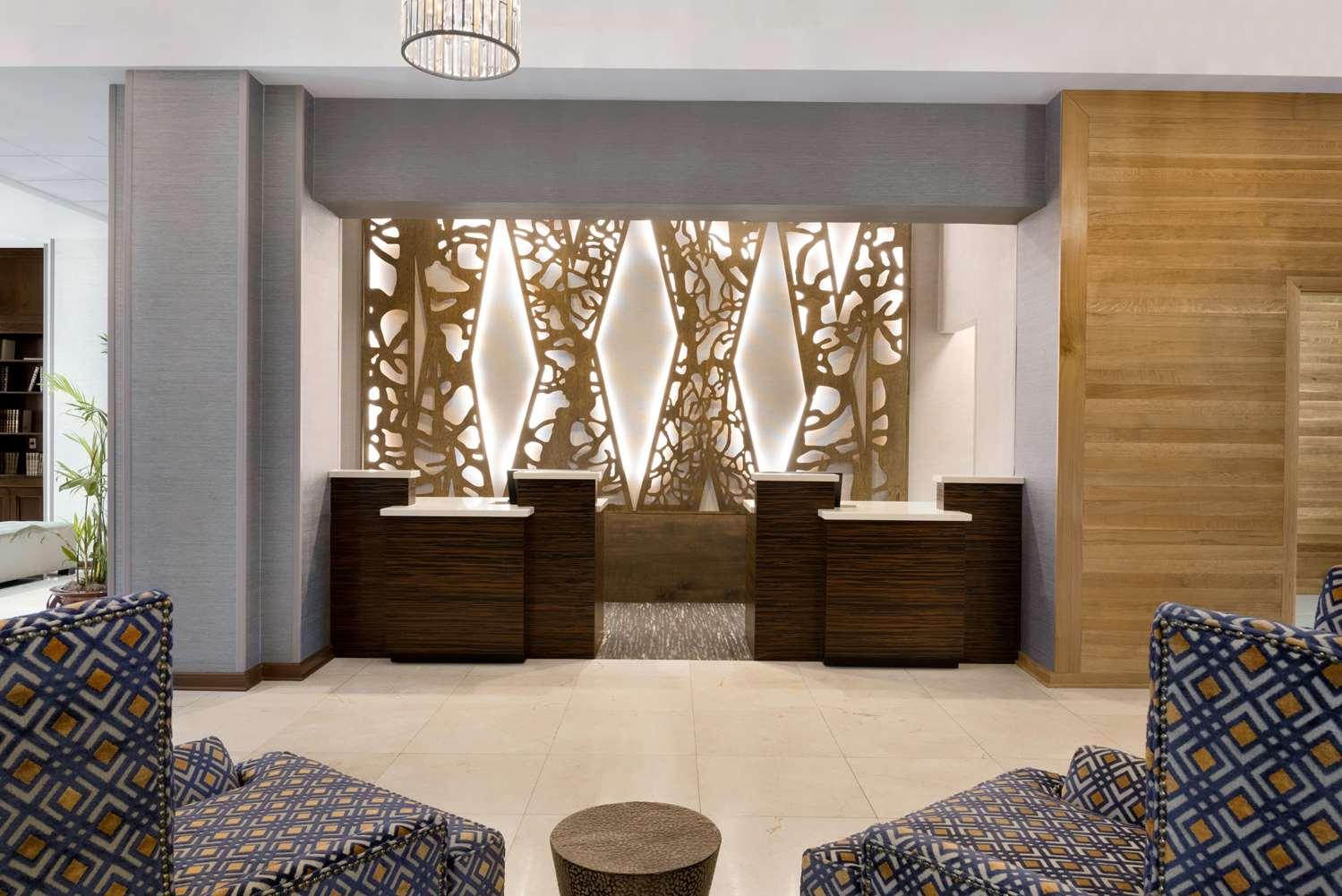 Doubletree By Hilton Milwaukee — 8