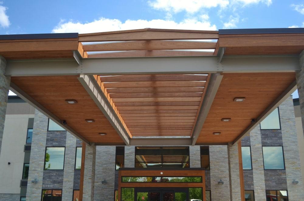 Holiday Inn Columbus an IHG Hotel (ex. Comfort Inn and Suites) — 7