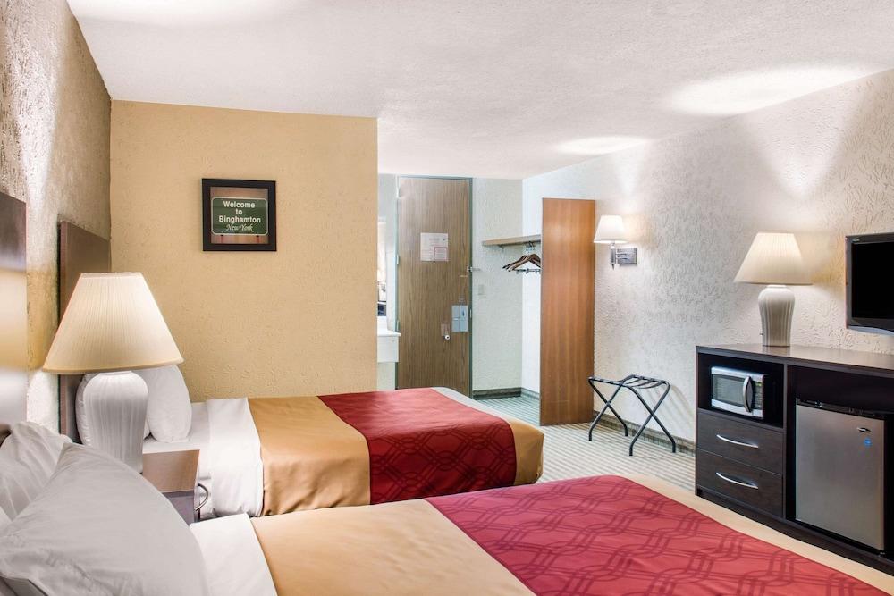 Econo Lodge Inn And Suites — 7