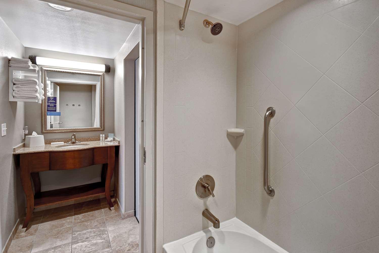 Hampton Inn & Suites Alexandria Old Town Area South — 7