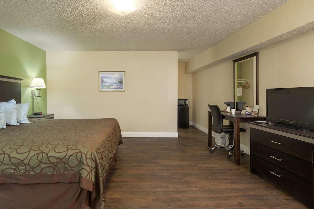 Rodeway Inn Georgetown TX — 4
