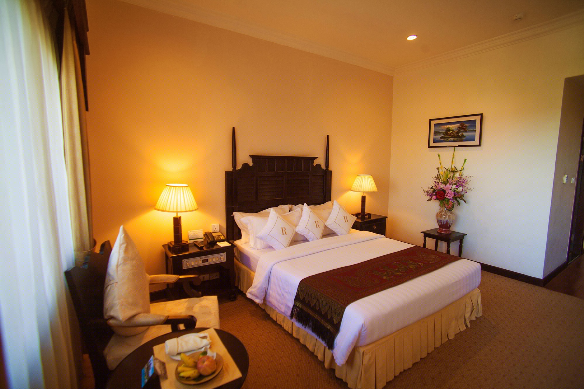 REE HOTEL 98558 — 10