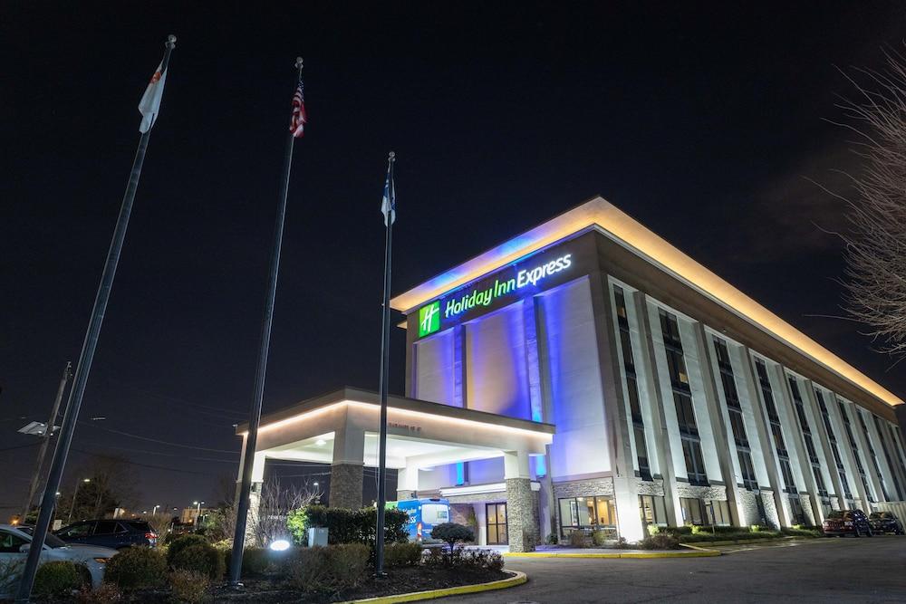 Holiday Inn Express Newark Airport – Elizabeth — 1