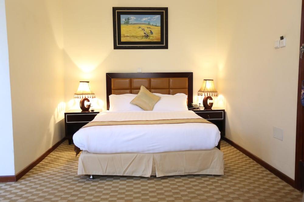 Caravan Hotel — 9