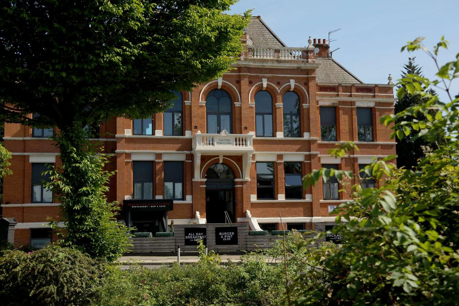 Trafford Hall Hotel Manchester, Trademark Collection by Wyndham — 4