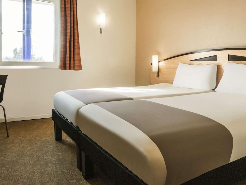 Ibis Rotherham East - M18 - M1 — 8