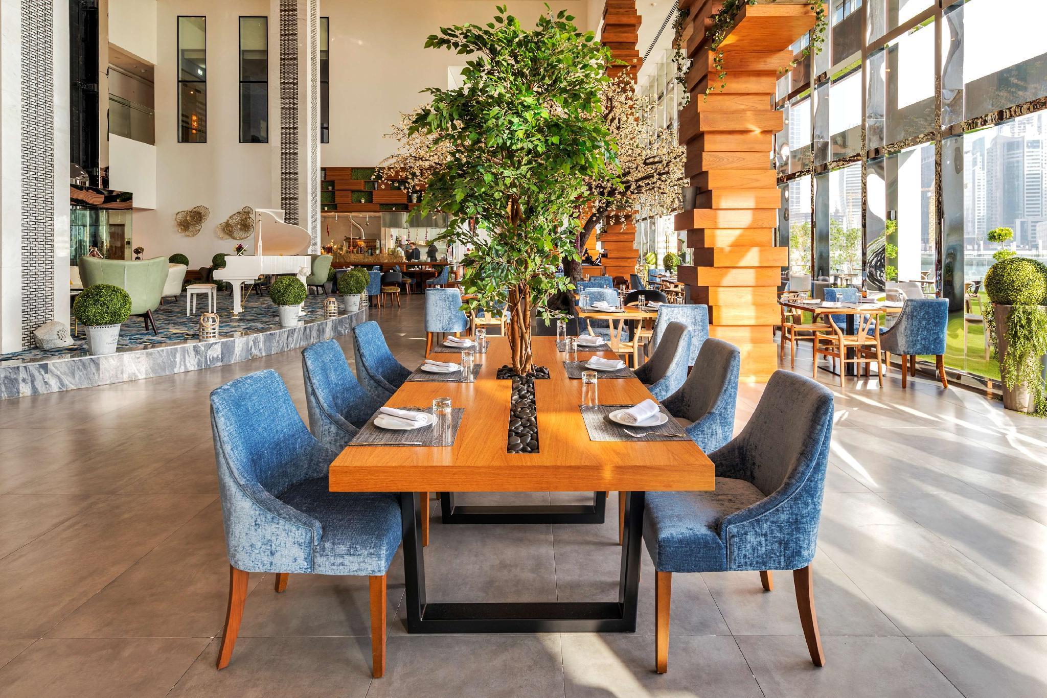 Canal Central Hotel Business Bay — 4