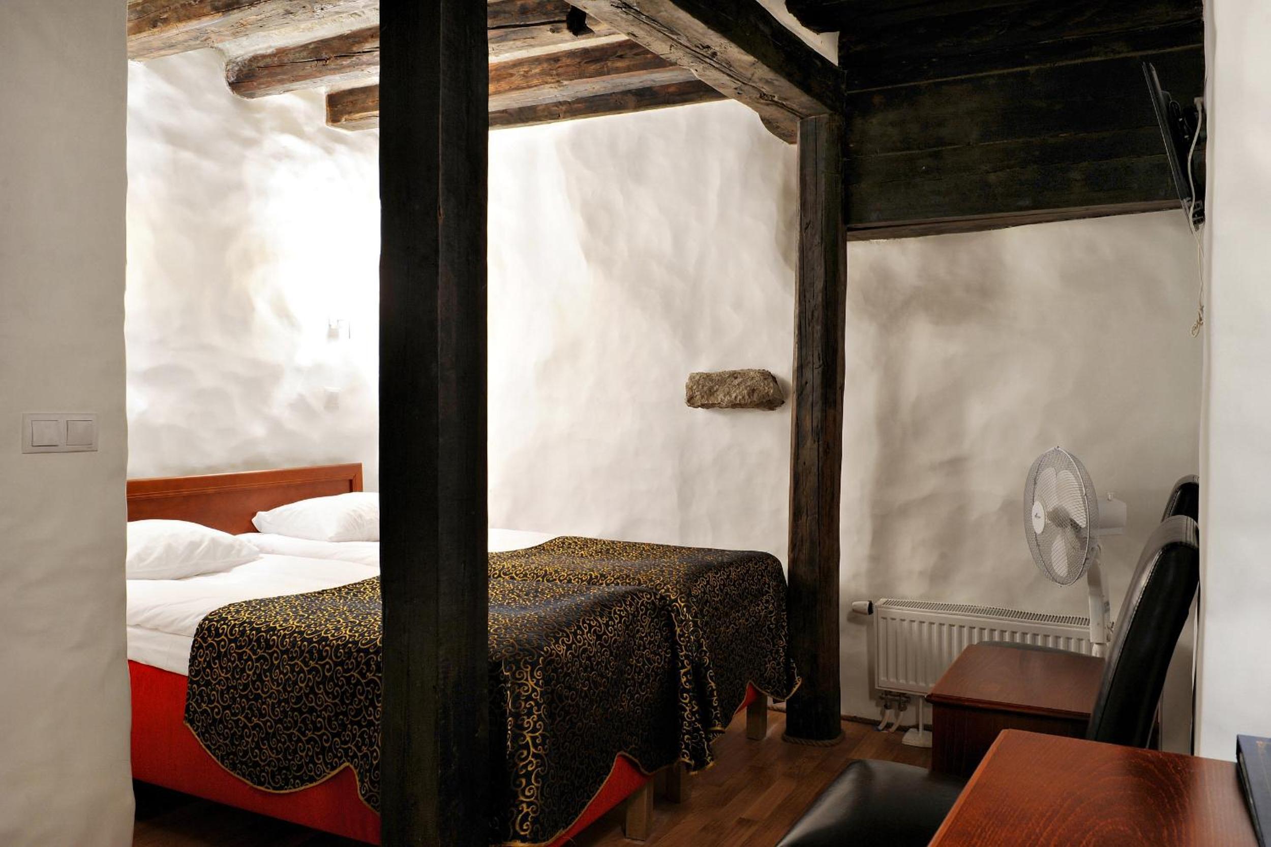 GOTTHARD HOTEL 916565 — 7