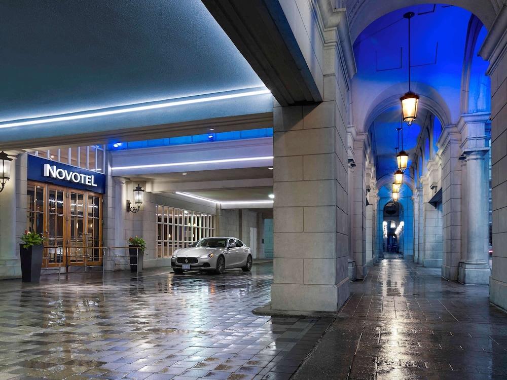 Novotel Toronto Centre 3234 — 8