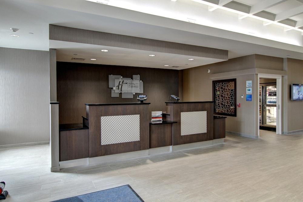 Holiday Inn Express Fargo SW - I-94 Medical Center — 3