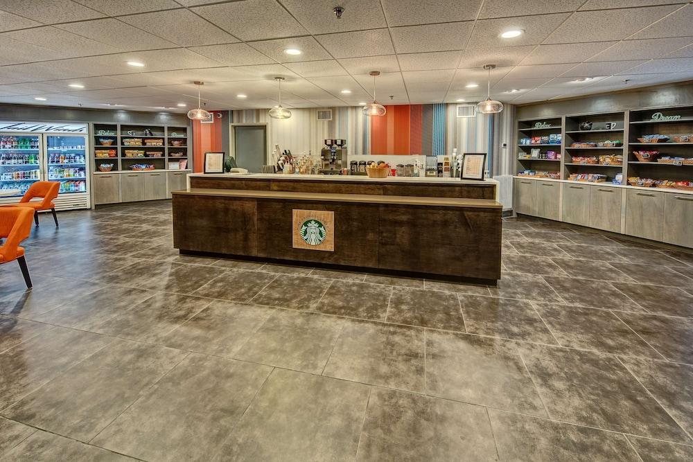 Hilton Knoxville Airport — 8