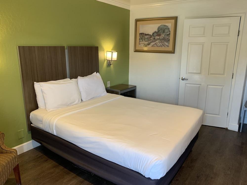 Gilroy Inn — 9